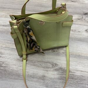 Anne Klein Sleek Green Leather Shoulder Bag with Modern Design